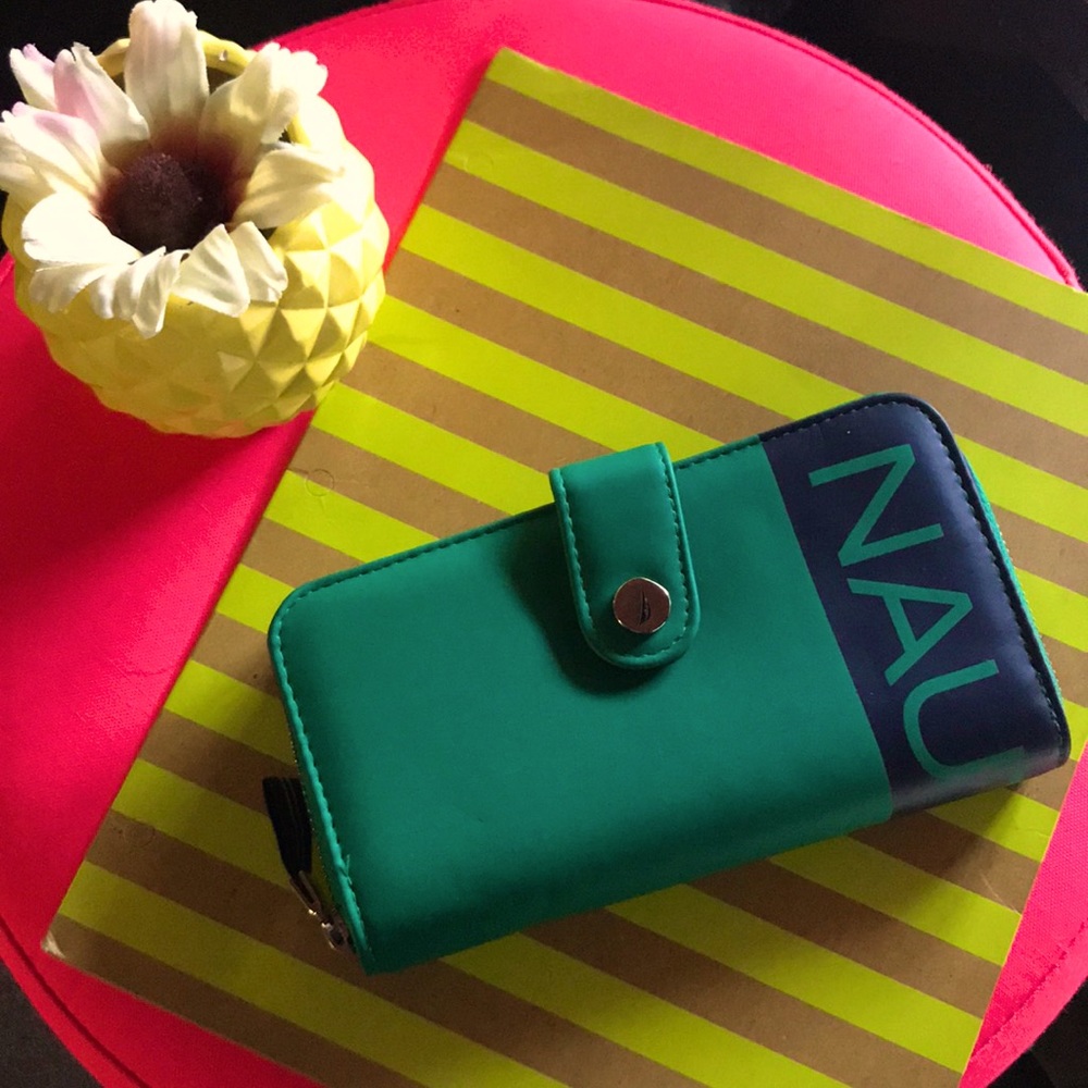 ⛵️ “Nautica” brand wallet…